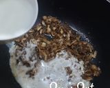 A picture of step 4 of Mushroom Stroganoff.