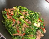 Foto langkah ke 5 dari resep Sapi Cah Kangkung.