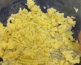 Foto langkah ke 1 dari resep Ubi goreng Kopong bentuk Bunga.
