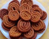 A picture of step 4 of Chakri/Chakli/Murukku.