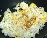 รูปขั้นตอนการทำที่ 2 ของ ข้าวผัดราดหน้ารวมมิตร