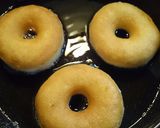 Foto langkah ke 8 dari resep Honey glazed doughnuts (empuk tanpa kentang).