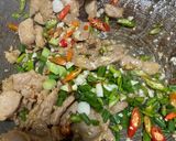 รูปขั้นตอนการทำที่ 4 ของ หมูผัดพริกเกลือ