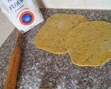 A picture of step 5 of Thepla Roti.