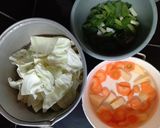 Foto langkah ke 1 dari resep SOP ceker ayam.