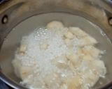 A picture of step 5 of Kolak singkong mutiara.