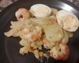 Foto del paso 4 de la receta: Langostinos con patatas y huevo