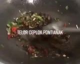 Foto langkah ke 2 dari resep Telor ceplok khas pontianak.