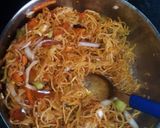 A picture of step 6 of Chinese bhel.