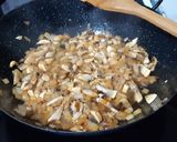 Foto del paso 2 de la receta: Empanada de langostinos y champiñones