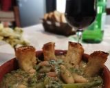 Foto del passaggio 6 della ricetta Zuppa di legumi con borragine