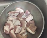 Hình bước làm 1 của món Thịt kho trứng muối