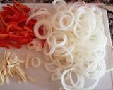 Foto del paso 1 de la receta: Hígado a la cebolla con arroz