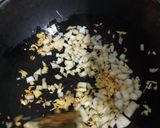 Foto langkah ke 3 dari resep Lumpia Ayam Rebung Spesial.