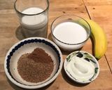 A picture of step 1 of Banana & Cocoa Smoothie.