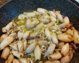 Foto del paso 4 de la receta: Calamares en salsa verde