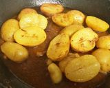 Foto del paso 8 de la receta: Salmonetes de roca fritos con ajetes y patató