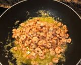 Foto del paso 2 de la receta: Tallarines con Salsa de Camarones