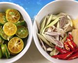 Hình bước làm 1 của món Chân gà ngâm sả tắc