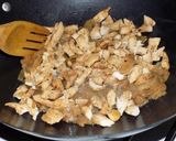Foto del paso 2 de la receta: Sopa de pollo (con choclo y panceta)