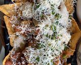 A picture of step 24 of Cheesy nachos platter😋😋❤️.