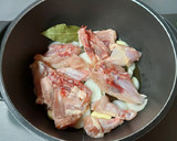 Foto del paso 1 de la receta: Picantón en escabeche