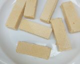 A picture of step 1 of Wafer Milkshake.