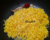 A picture of step 5 of Basanti Pulao.