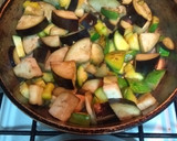 Foto del paso 2 de la receta: Budín de verduras con costra de pan
