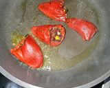Foto del paso 6 de la receta: Pimientos de piquillo relleno de morcilla de cebolla picante, huevos de codorniz y cebolla frita