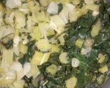 Foto del paso 1 de la receta Tortitas de hojas y pencas de Brócoli,