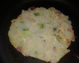 A picture of step 3 of Uttapam.