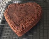 Foto del paso 6 de la receta: Pastel de chocolate envuelto en gelatina de fresas