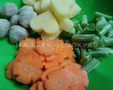 Foto langkah ke 1 dari resep Sayur Sop (Wortel, Kentang & Buncis).