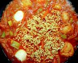 รูปขั้นตอนการทำที่ 2 ของ ราโบกี (มาม่าเกาหลีแบบง่ายๆ) RABOKKI KOREAN SWEET & SPICY RAMEN