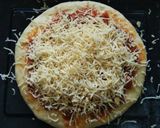 Foto langkah ke 8 dari resep Pizza sosis & kornet.