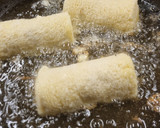 Foto del paso 3 de la receta: Rollitos de torrija con crema pastelera y compota de manzana