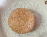 Foto del paso 2 de la receta: Pepas de coco y mermelada de frutilla😋