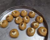 बेसन के लड्डू (besan ke ladoo recipe in Hindi) रेसिपी चरण 2 फोटो