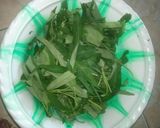 Foto langkah ke 1 dari resep Cah Kangkung Udang Saos Tiram.