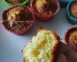 Foto langkah ke 5 dari resep Simple Cupcakes with icing vanilla flower decoration ala Venny.