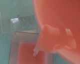 Foto langkah ke 2 dari resep Puding Susu Stroberi.
