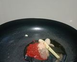 Foto langkah ke 3 dari resep Telur ceplok asam pedas.
