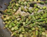 Foto del passaggio 2 della ricetta Risotto con asparagi e gamberetti