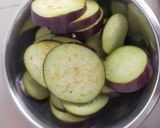 Foto langkah ke 1 dari resep Terong Krispi Saus Thai.