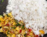 Foto langkah ke 2 dari resep Nasi Goreng Rebon Daun Kari.