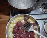 Foto del paso 2 de la receta: Hígado de vaca encebollado acompañado con arroz blanco