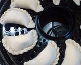 Foto del paso 3 de la receta: Empanadas de zapallito verde al parrigas