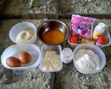 Foto langkah ke 1 dari resep Bolu Pop Ice Strawberry Lembut dan Enak.