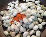 Foto del paso 5 de la receta: Habas con huevo poché